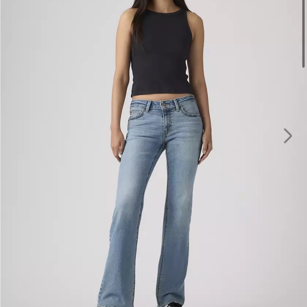 New with tags! Levi’s Classic women’s super low bootcut Jeans in Light Blue